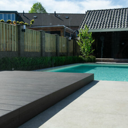 Taupe vlonder bij zwembad