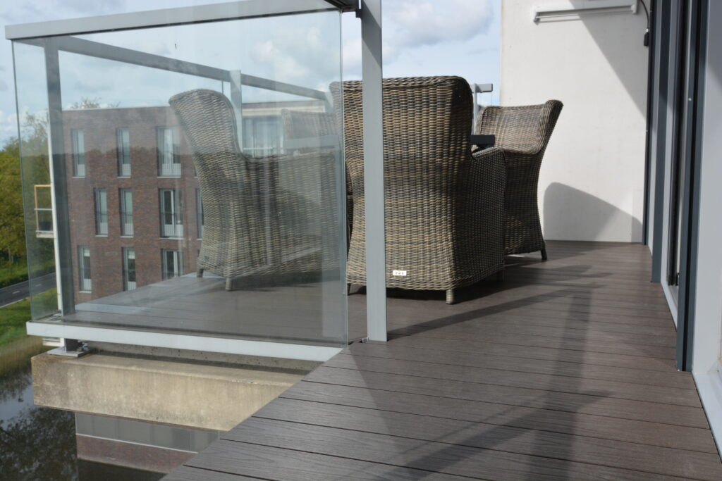 Composiet vlonder op balkon